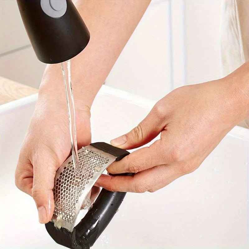 Stainless Steel Garlic Press – Heavy-Duty Manual Crusher & Mincer Tool